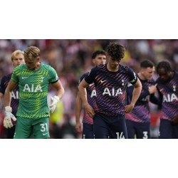 Tottenham Hotspur leed een verpletterende nederlaag in hun openingswedstrijd van het nieuwe seizoen Tottenham Hotspur leed een verpletterende nederlaag in hun openingswedstrijd van het nieuwe seizoen